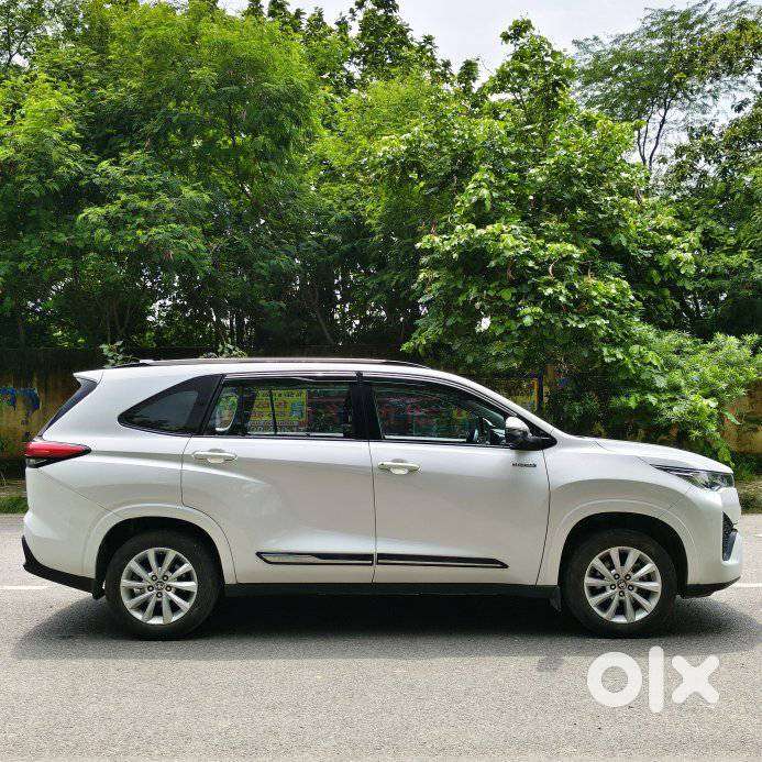 Toyota Innova Hycross 2.0 Vx Hybrid 7 Str, 2023, Petrol