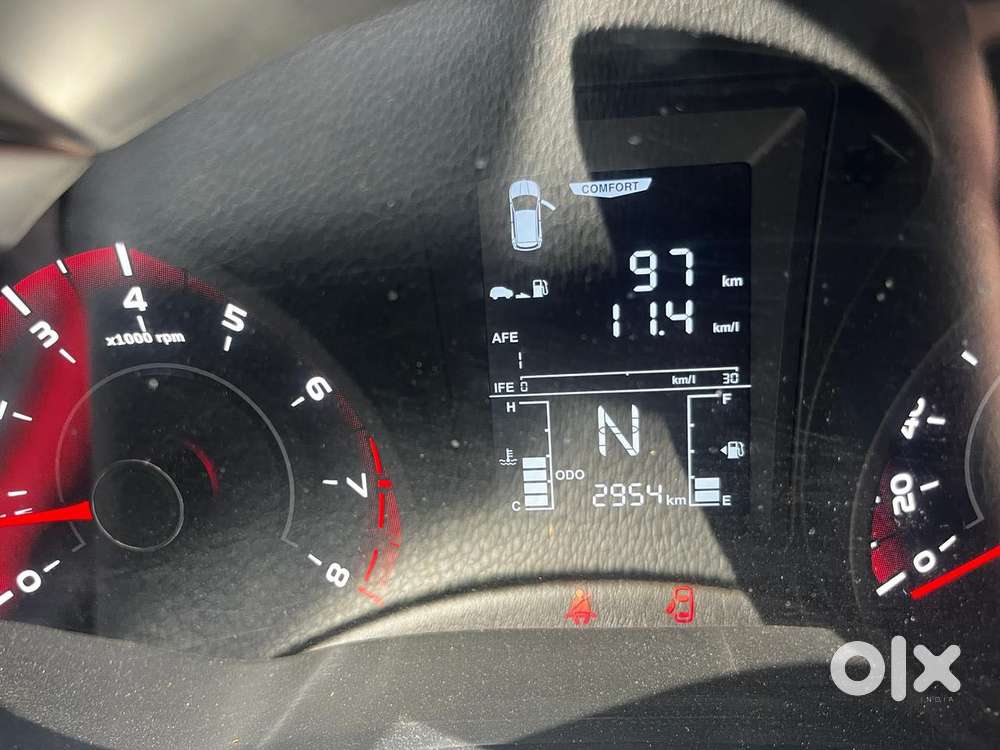 Mahindra Xuv 3xo Ax5 Pm Mt, 2025, Petrol
