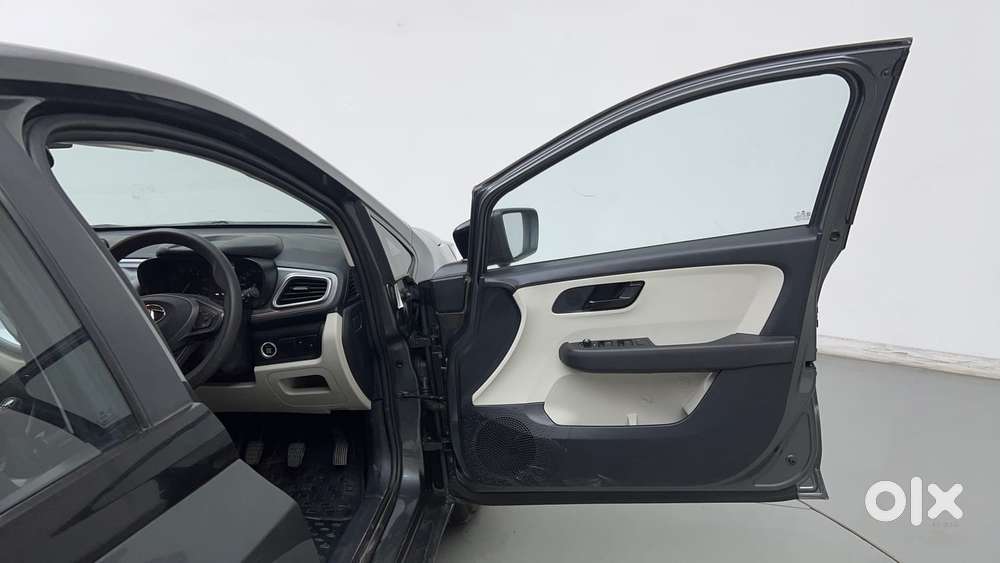 Tata Altroz 1.2 Xt, 2022, Petrol