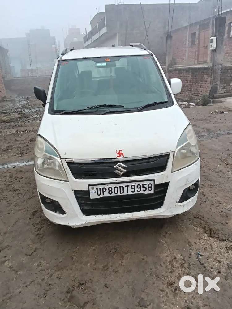 Car Me Koi Bhi Kami Nhi Hai Ghar Per Khadi Rehti Hai