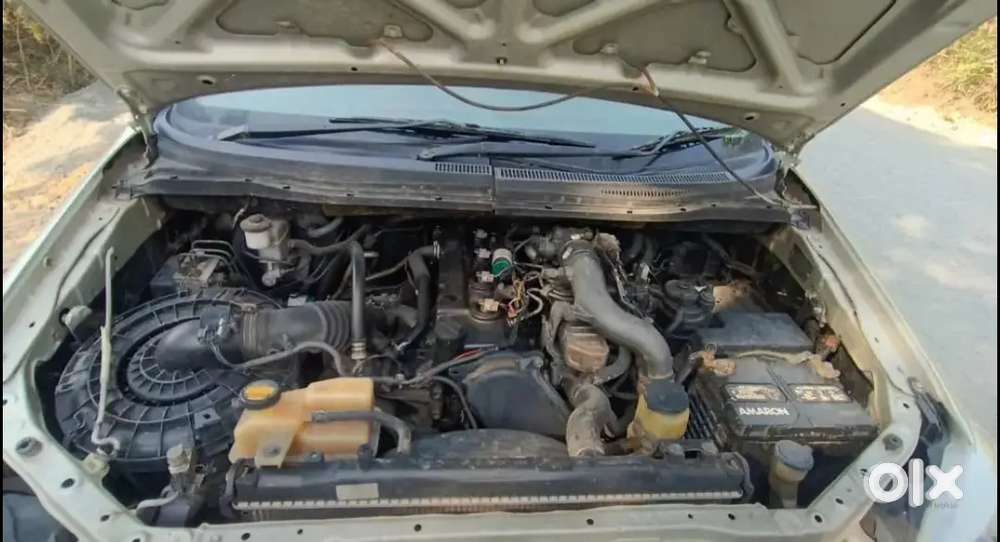 Toyota Innova 2.5 V 8 Seater