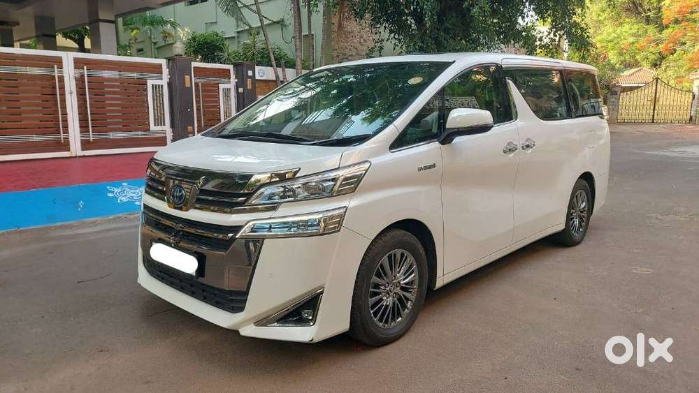 Toyota Vellfire 2.5 Executive Lounge, 2023, Cng & Hybrids