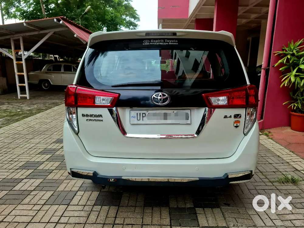 Toyota Innova Crysta 2.4 V Manual 2017 8 Seater