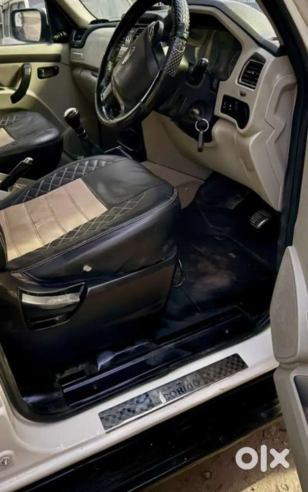 Mahindra Scorpio S6 Plus Hybrid 2017