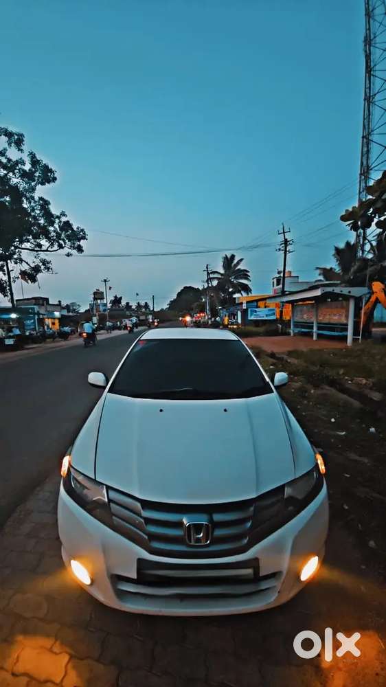 Doctor Driven Well Maintained Full Service Petrol Car