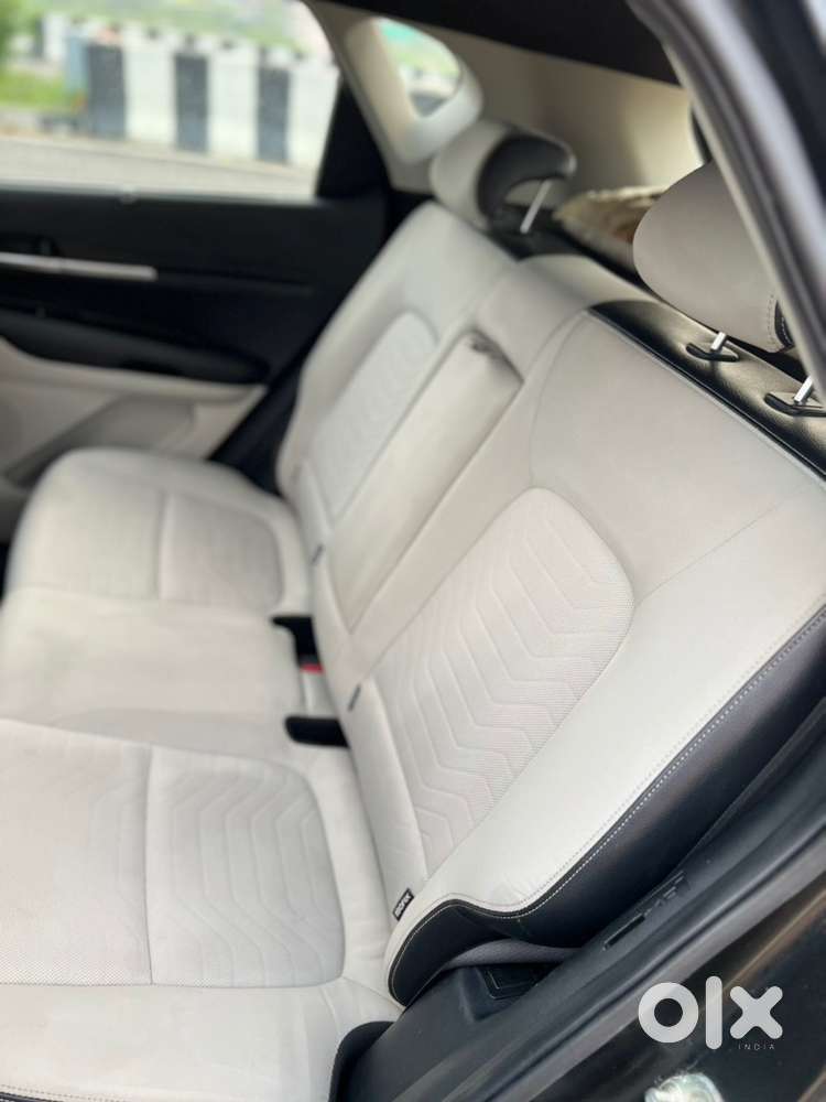 Kia Sonet Top Modal Push Button Start,