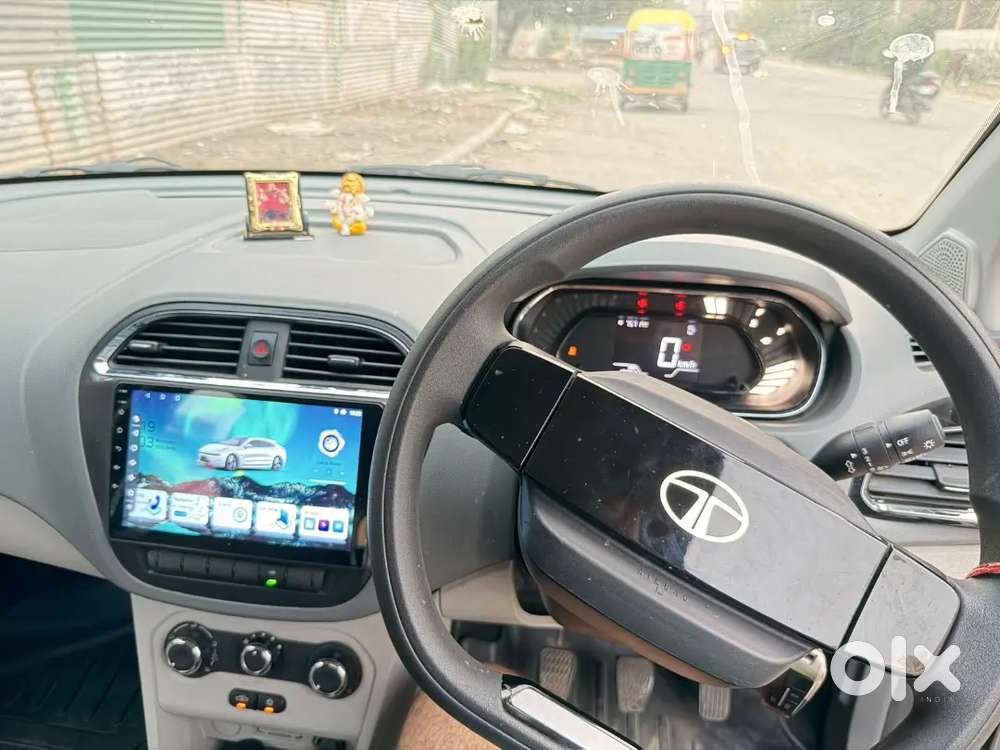 Tata Tiago Revotron Xe 2025 Cng Hybrid