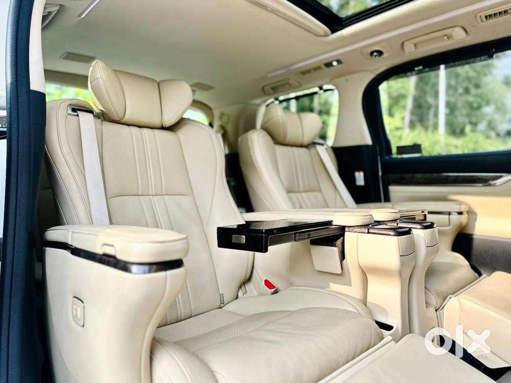 Toyota Vellfire 2.5 Executive Lounge, 2021, Petrol