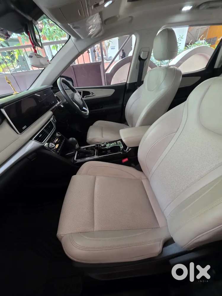 Mahindra Xuv700 7 Seater Only 12000 Km Driven