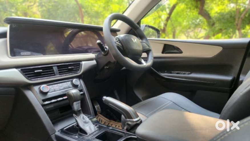 Mahindra Xuv700 2.0 Ax 5 Petrol At Str, 2022, Petrol