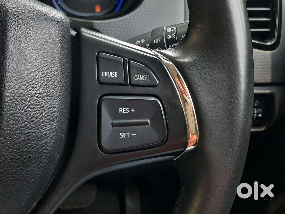 Maruti Suzuki Brezza 1.5 Zxi At Smart Hybrid Dual Tone, 2021, Petrol