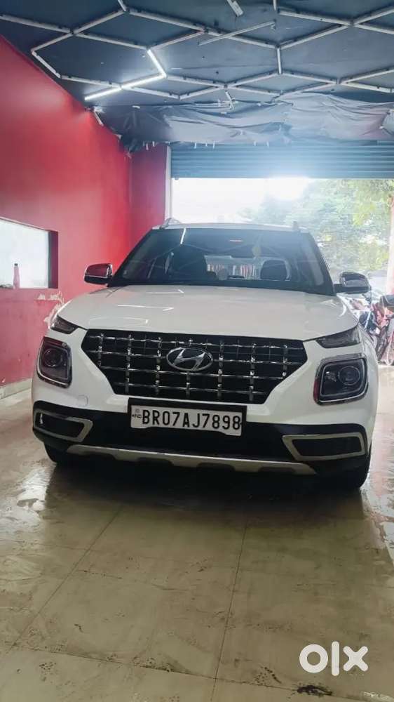 Hyundai Venue 2020 Petrol Well Maintained All ,tyres New