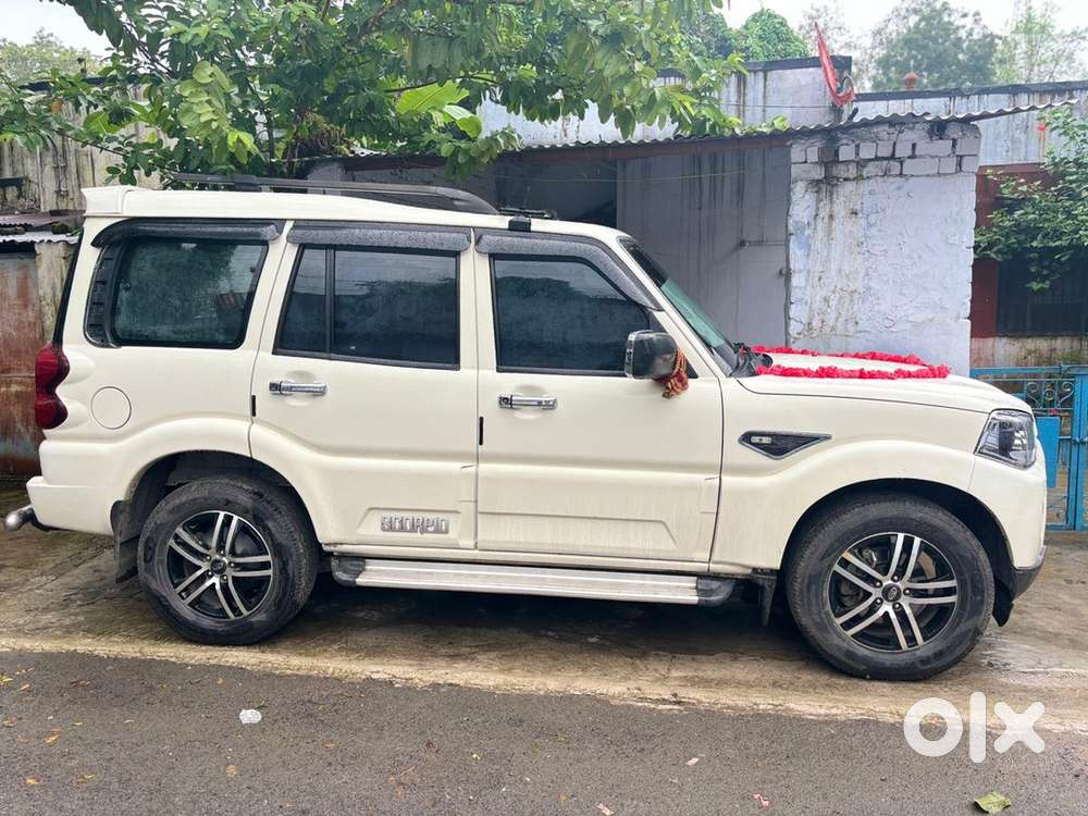 Mahindra Scorpio 2022 Petrol Well Maintained