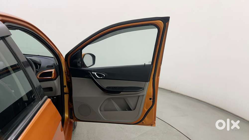 Tata Tiago Xza, 2017, Petrol