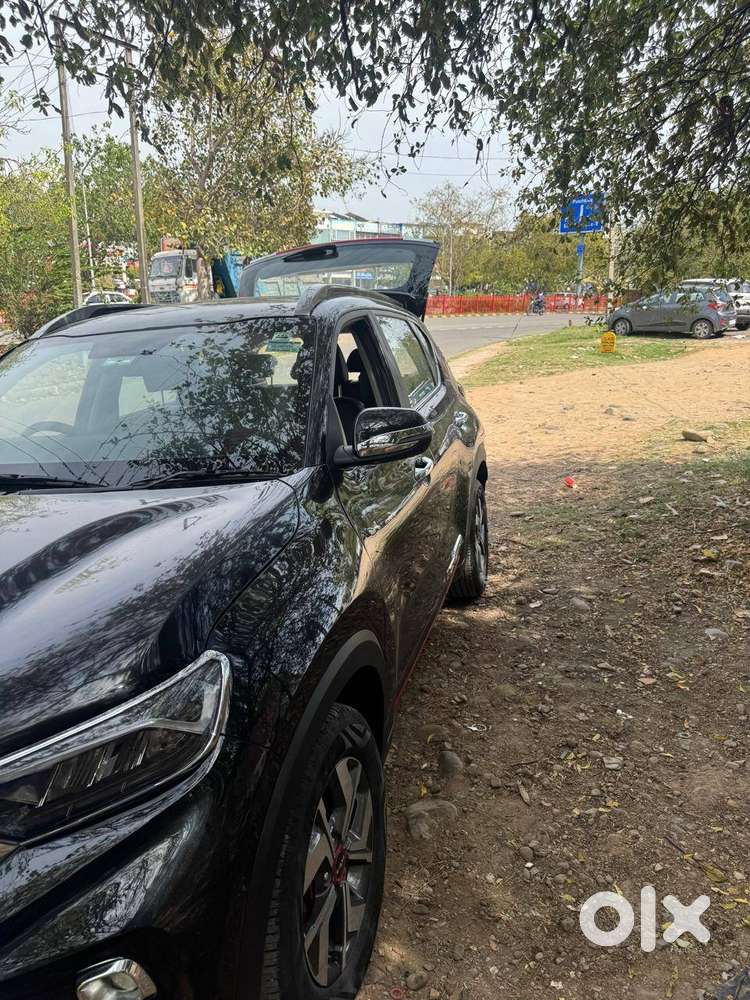 Kia-sonet D1.5 6at Gtx Plus, 5 Seater, Aurora Black Pearl Colour