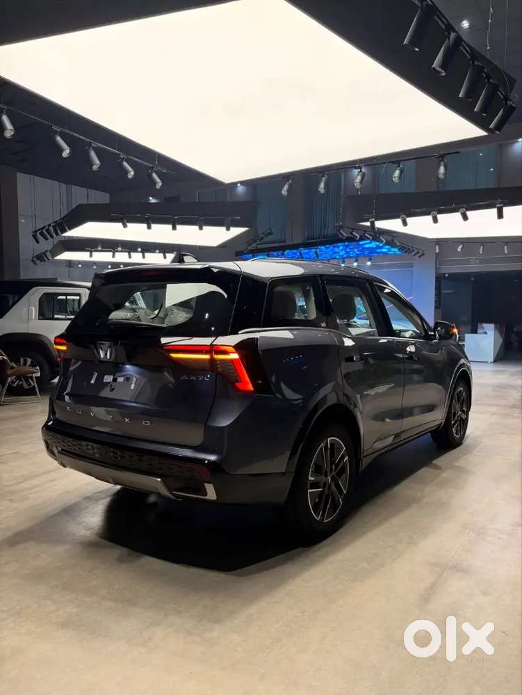 Mahindra Xuv 7xo Ax7 Petrol At 2026 Gelexy Grey  Variant