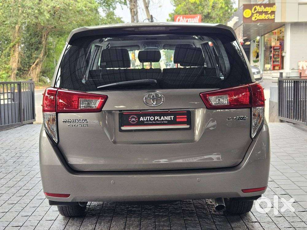 Toyota Innova Crysta 2.4 V 8 Str, 2017, Diesel