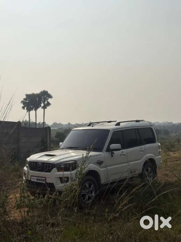 Mahindra Scorpio 2015 Petrol 150000 Km Driven