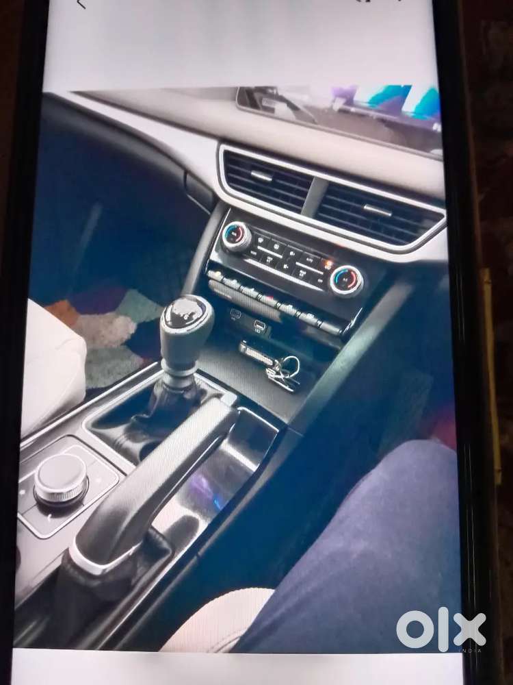 Mahindra Xuv700 2023 Petrol 14400 Km Driven