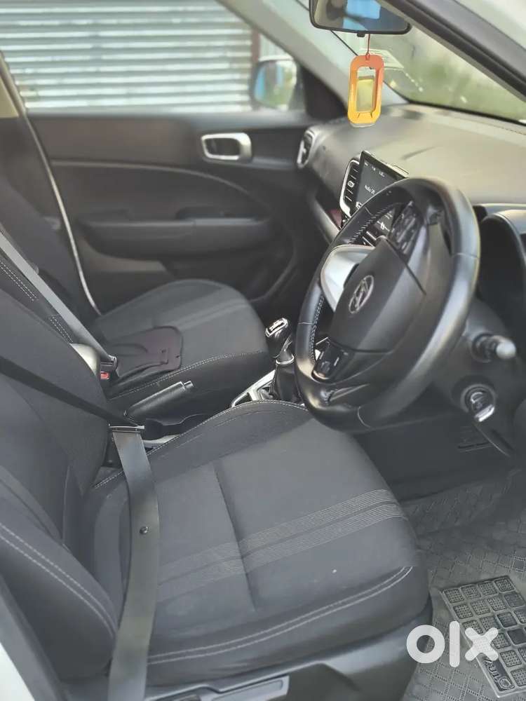 Hyundai Venue Sx Diesel (2020) White,1st Owner,insured Upto Feb 27.
