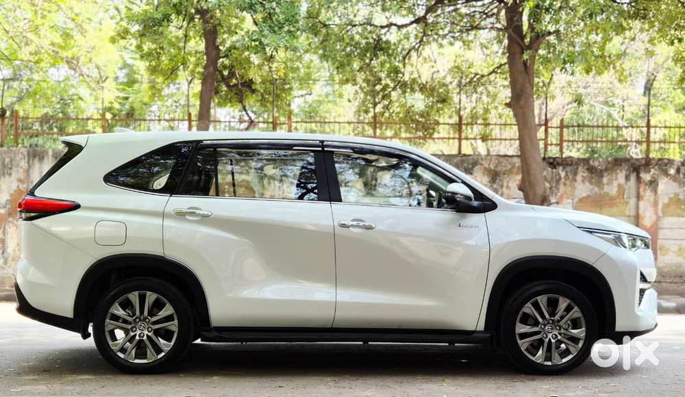 Toyota Innova Hycross 2.0 Zx (o) Hybrid 7 Str, 2025, Petrol