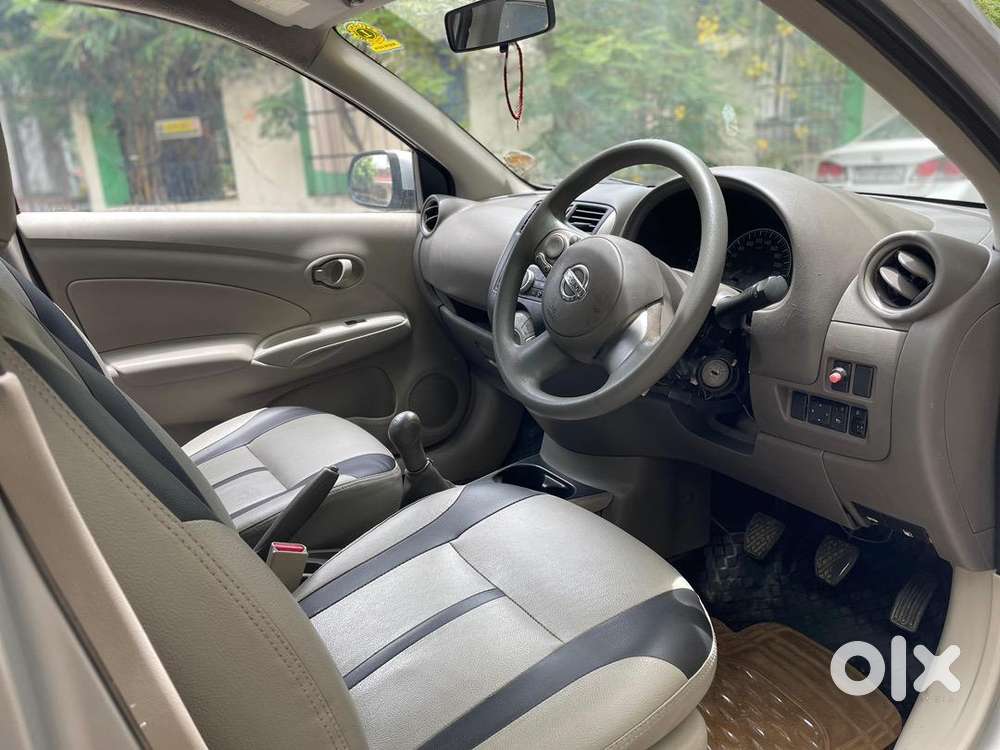 Nissan Sunny 2012