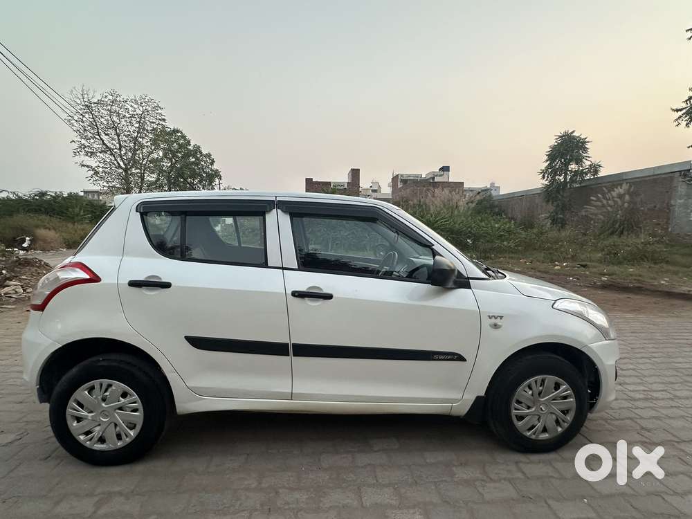 Maruti Suzuki Swift Lxi Optional-o, 2017, Petrol