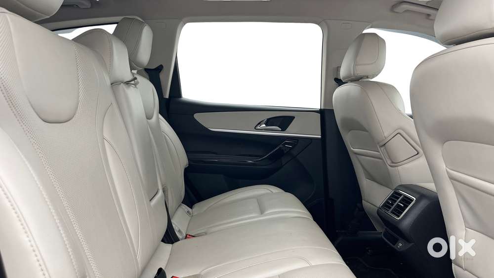 Mahindra Xuv700 2.2 Ax 7 Diesel Mt Luxury Pack Str, 2024, Diesel