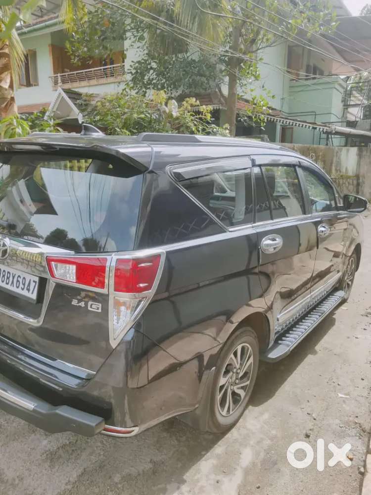 Innova Crysta Gx+plus 2022 Diesel 28000 Km ,limited  Edition Clour.