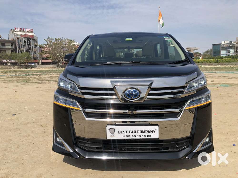 Toyota Vellfire 2.5 Executive Lounge, 2023, Cng & Hybrids