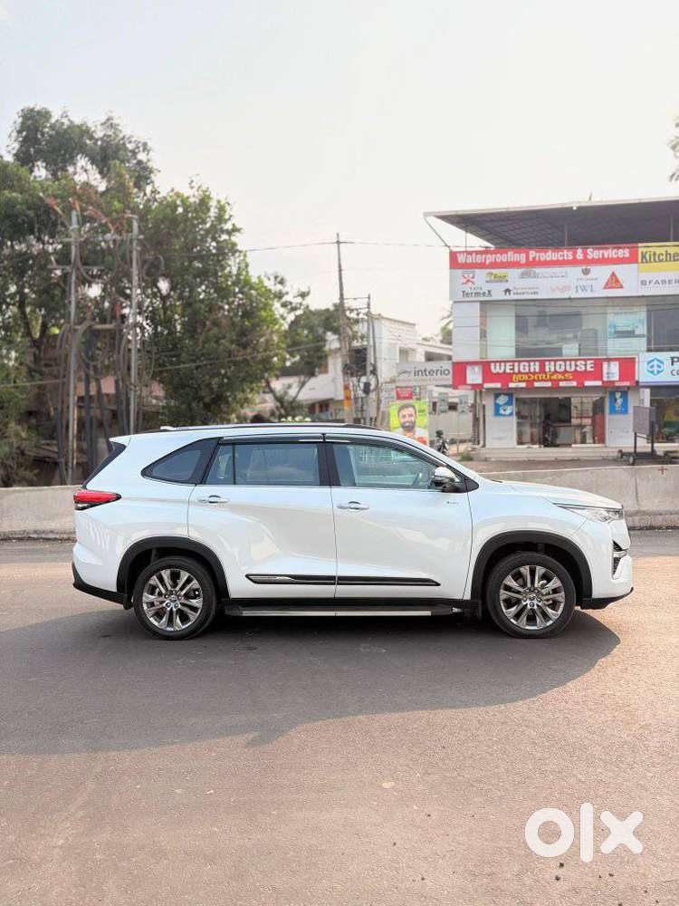 Toyota Innova Hycross 2.0 Zx (o) Hybrid 7 Str, 2025, Petrol