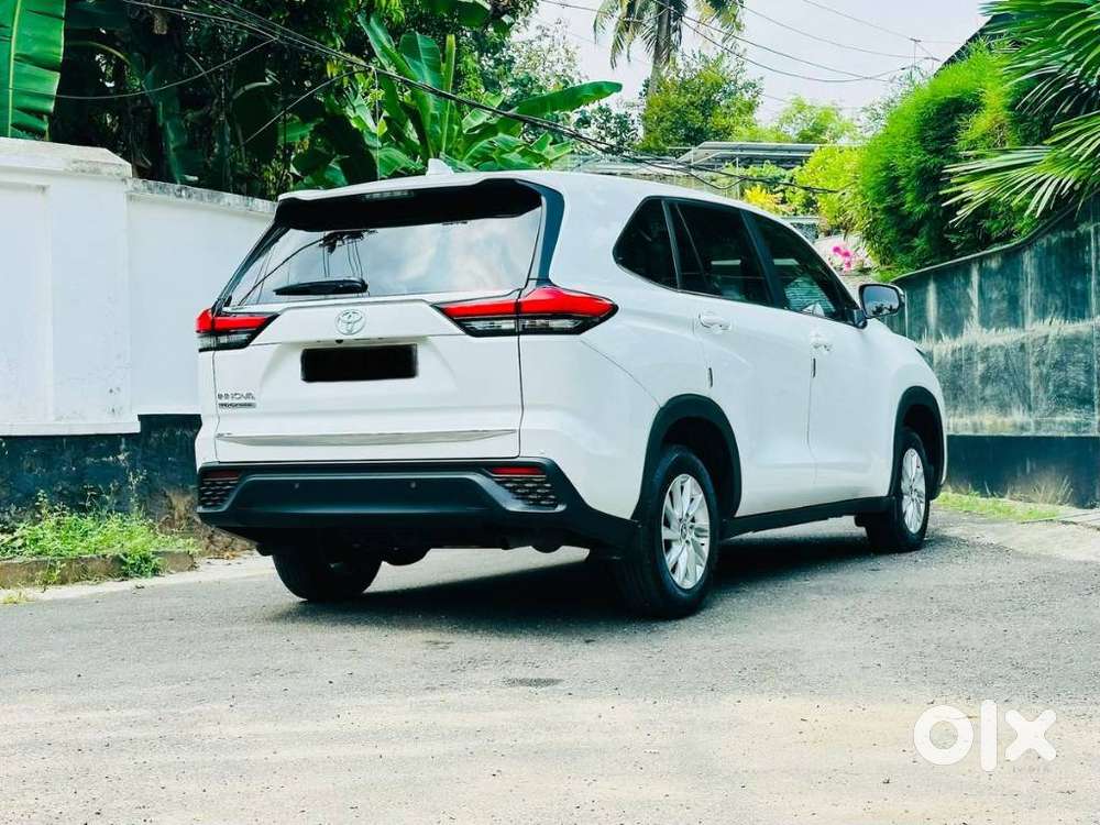 Toyota Innova Hycross Gx (o), 2024