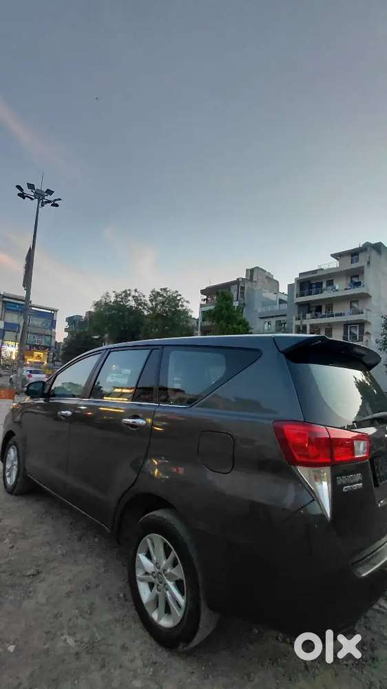 Innova Crysta 2.4v 2019