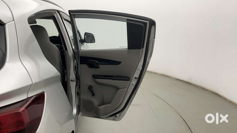 Mahindra Kuv 100 Mfalcon G80 K2, 2016, Petrol