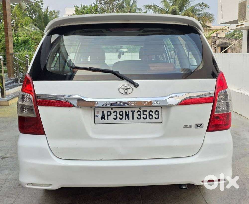 Toyota Innova 2.5 Vx 8 Seater Bs Iv, 2014, Diesel