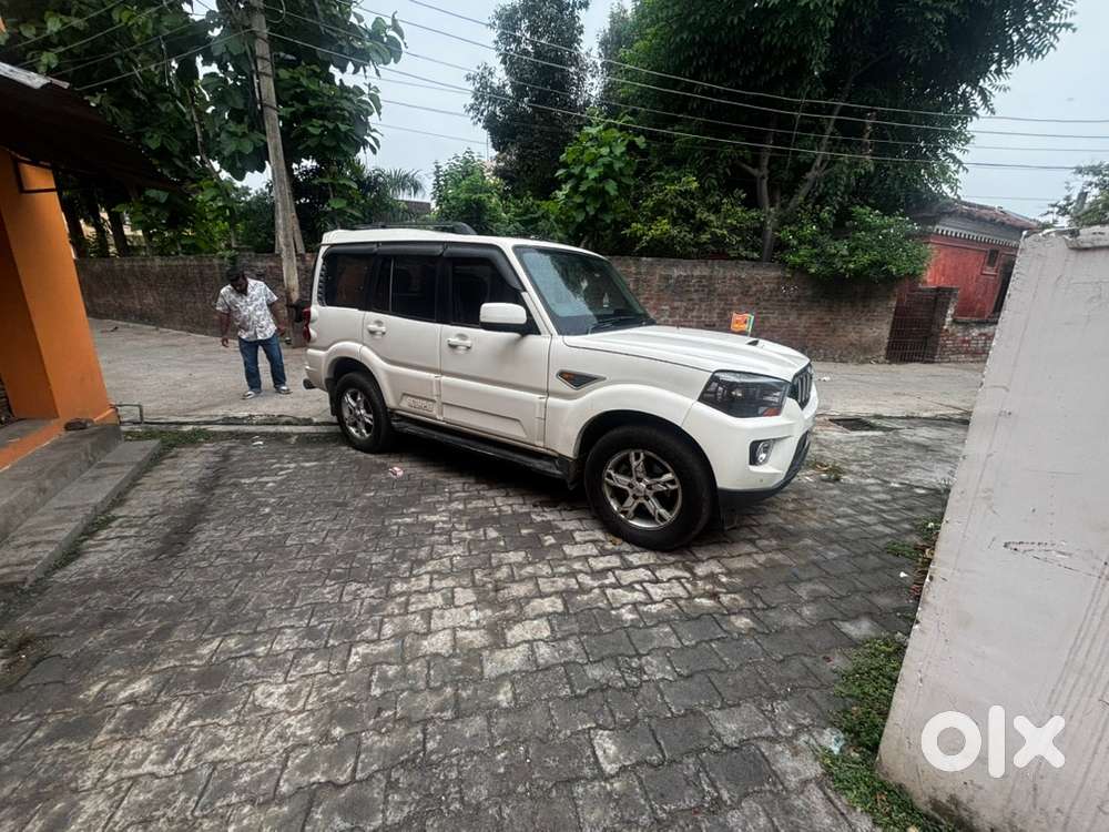 Mahindra Scorpio S10 2015