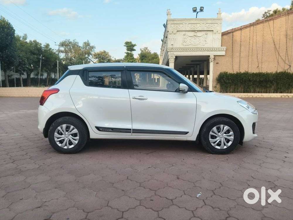 Maruti Suzuki Swift Vxi + Manual, 2022, Petrol
