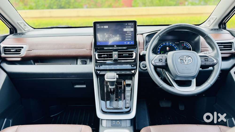 Toyota Innova Hycross 2.0 Zx Hybrid 7 Str, 2025, Petrol