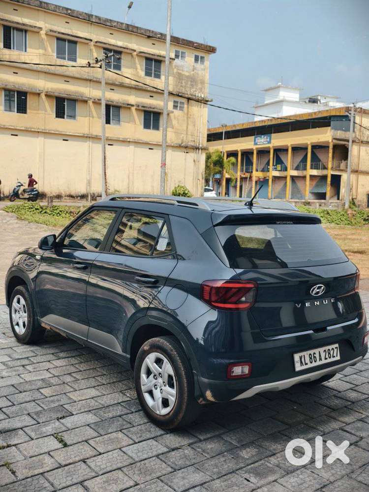 Hyundai Venue 1.2 S (o), 2022, Petrol