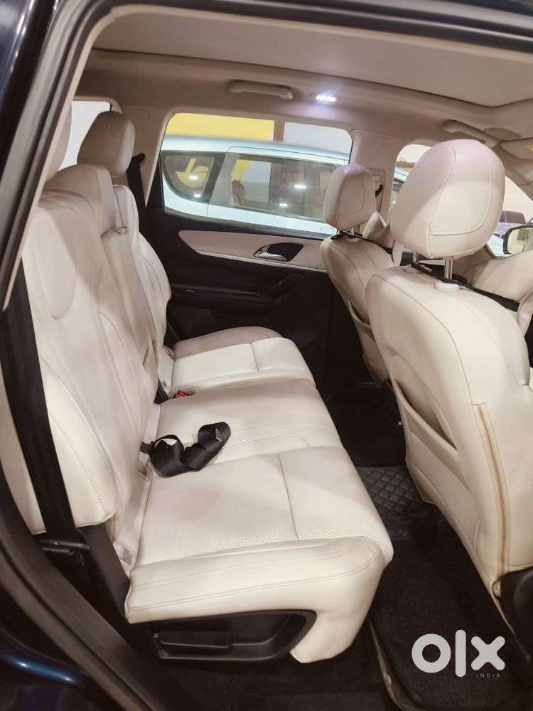 Mahindra Xuv700 2.2 Ax 7 Diesel At Luxury Pack Str Awd, 2022, Diesel