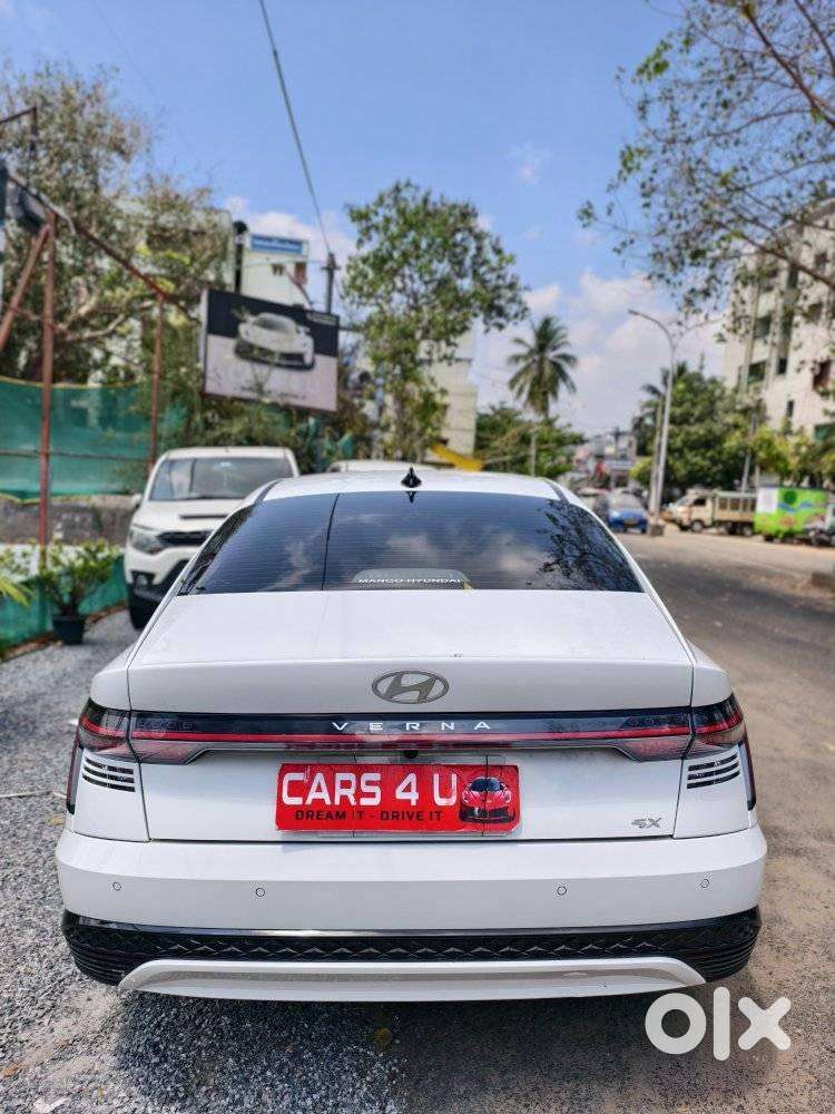 Hyundai Verna 1.5 Mpi Mt Sx (o), 2024, Petrol