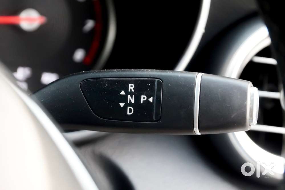 2015 Mercedes-benz C200 Avantgarde  Low Mileage  Panoramic Roof