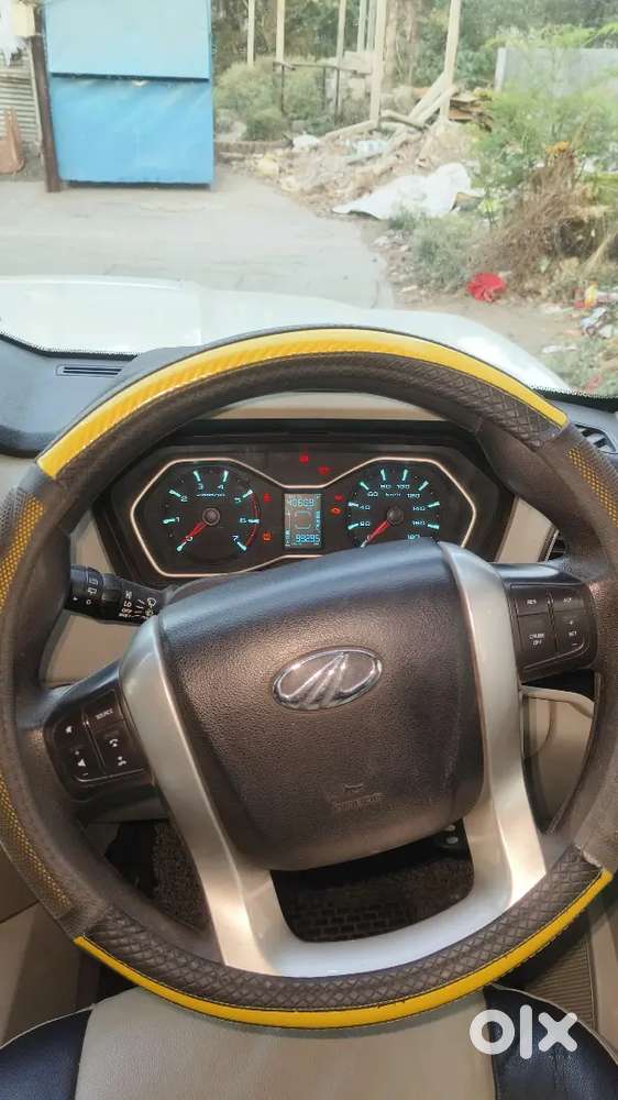 Mahindra Scorpio S10