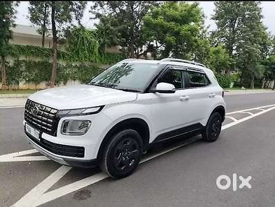 Hyundai Venue Petrol Manual 2022