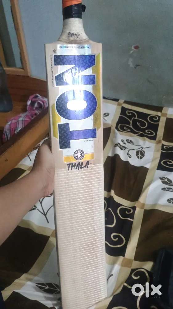 Ton cricket bat