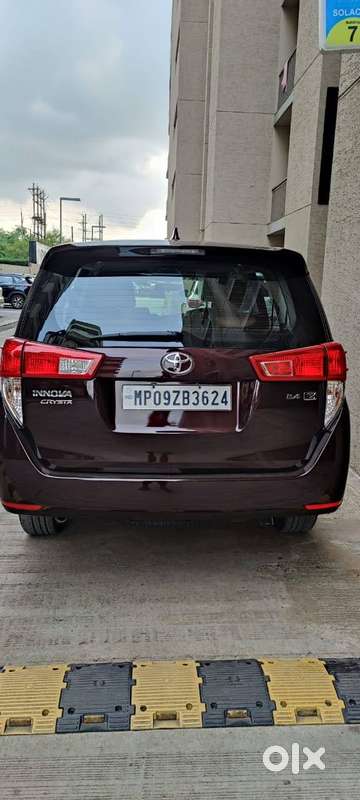 For sale wine red automatic 7 seater Innova crysta 1st hand