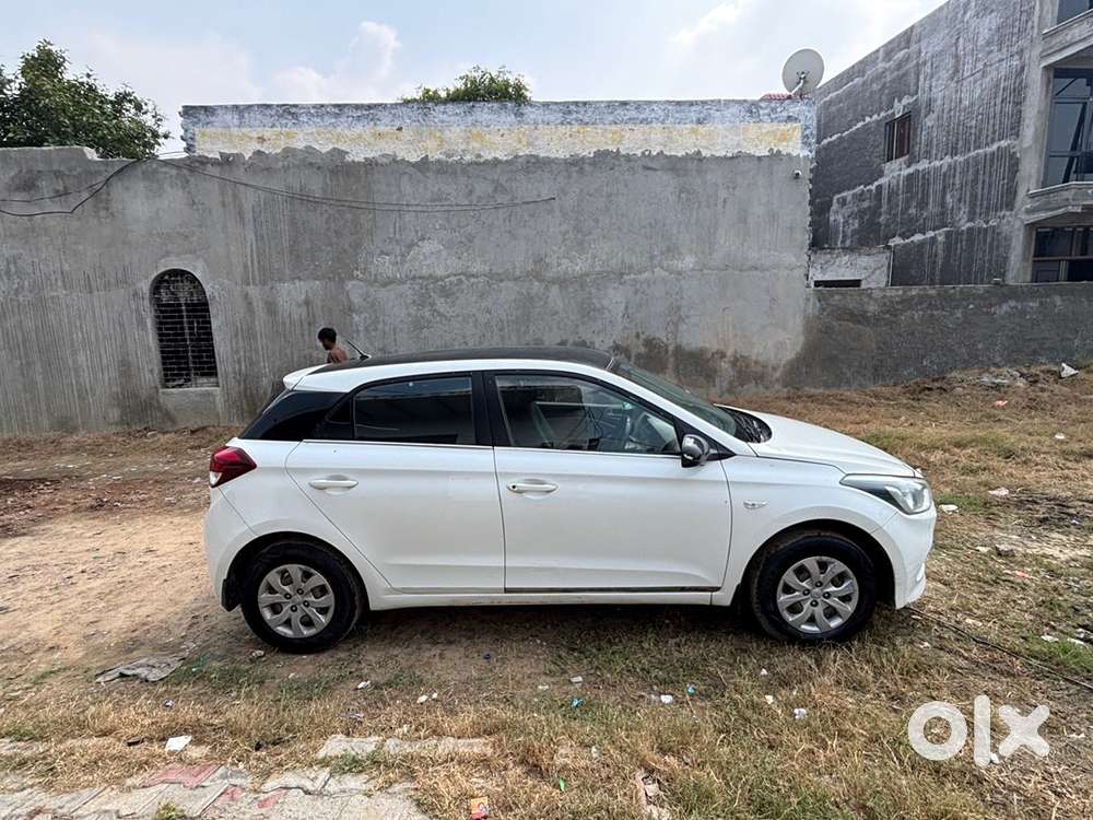 Hyundai I20 2017 White Colour
