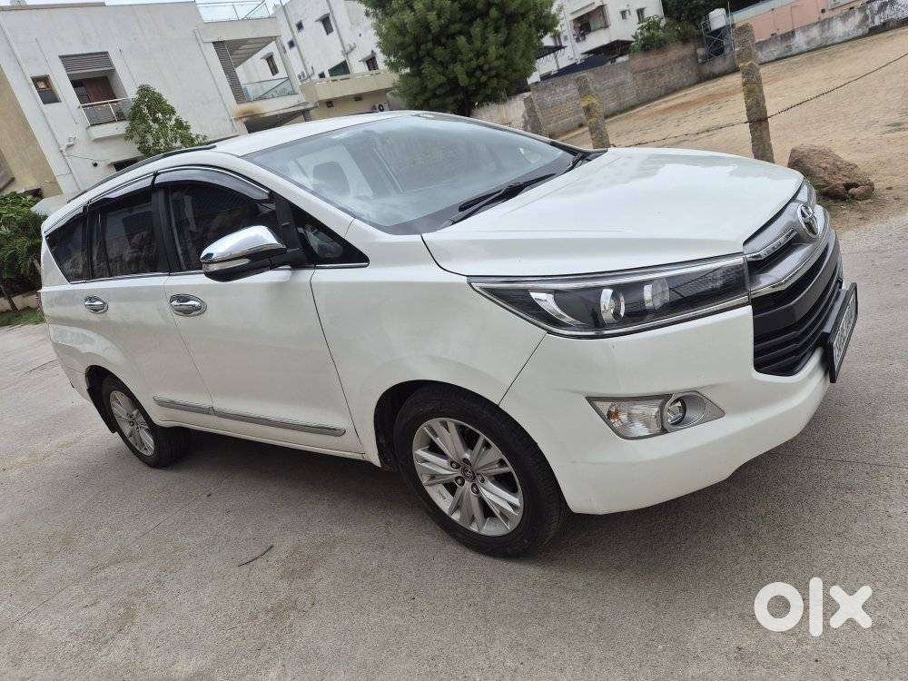 Toyota Innova Crysta 2.8z Automatic, 2016, Diesel