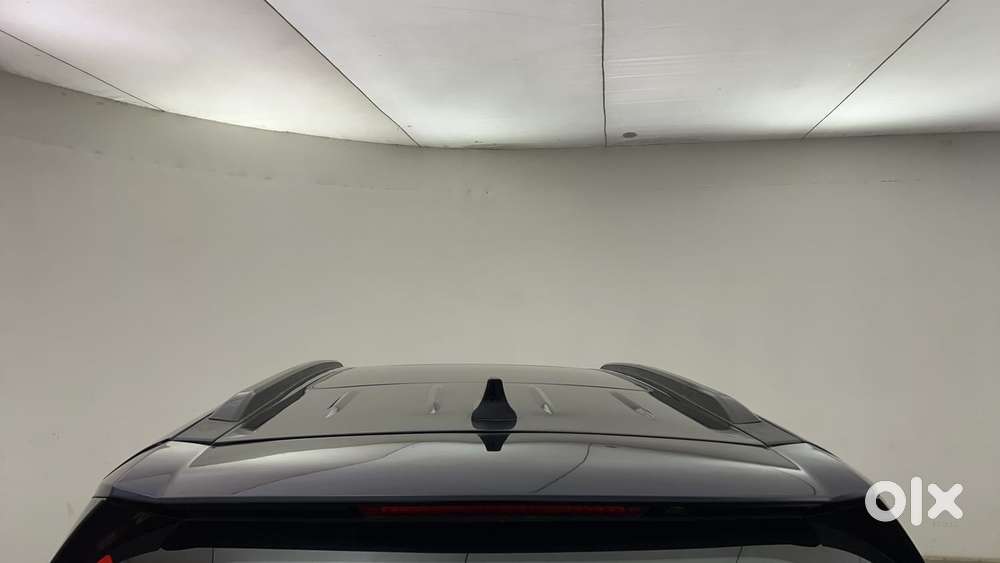 Mahindra Xuv700 2.0 Ax 5 Petrol Mt 7 Str, 2022, Petrol