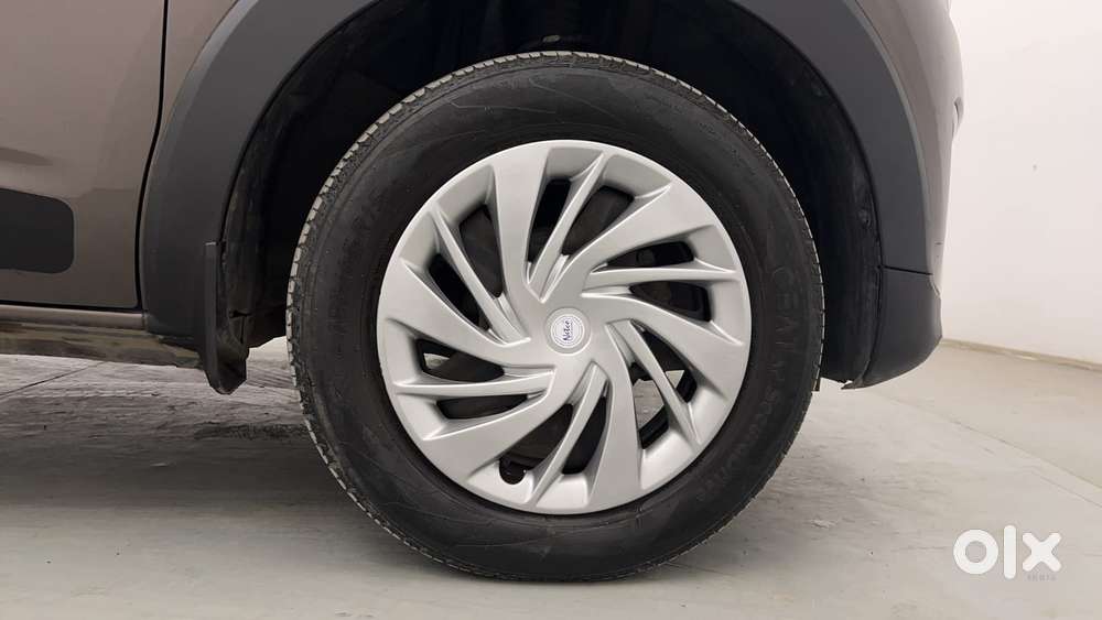 Renault Triber Rxz, 2022, Petrol